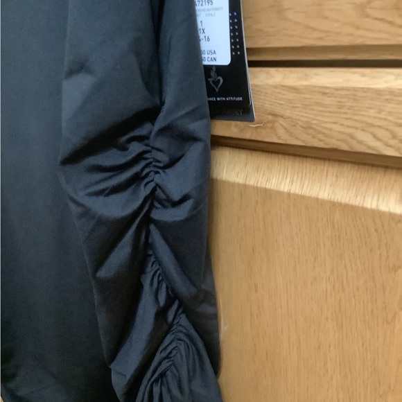 🍉 Torrid plus size maternity active tank, ruching on the sides, 1X, NWT, black - Picture 11 of 16